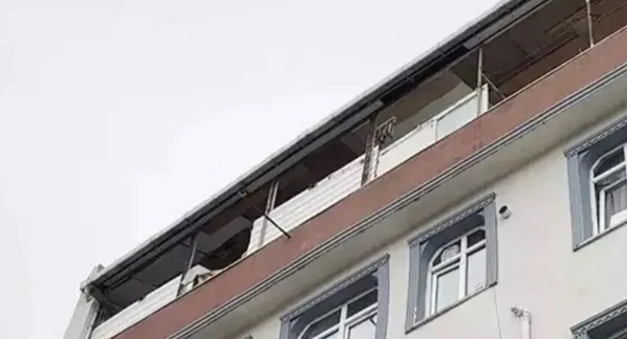 İstanbul’da korkunç olay: Bir aile yok oldu! 3 kişininin cansız bedeni evden çıkarıldı