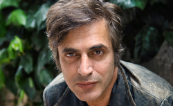 Teoman’dan duygusal itiraf: “Annem şarkıcı olmamdan utandı”